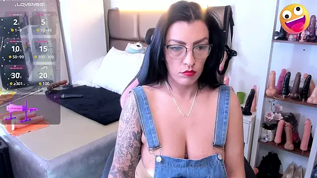 Snapshot of janette_rider chatting on 02.11.25 janette rider online show from 02.11.25