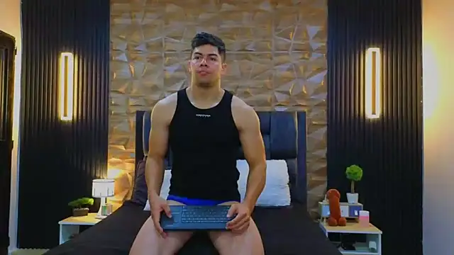 Snapshot of FelipeAndMarcello3 chatting on 02.03.25 FelipeAndMarcello3 online show from 02.03.25