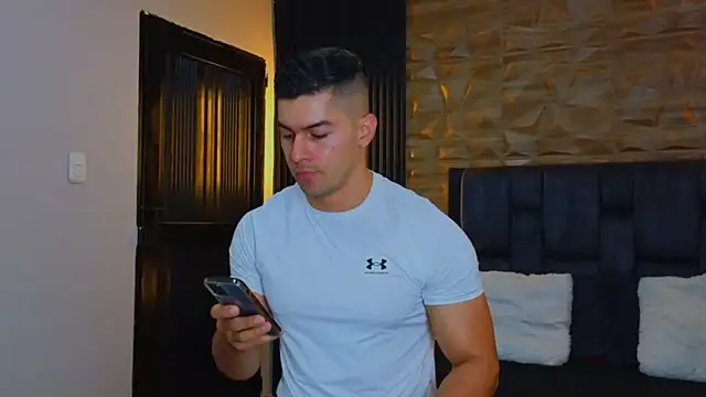 Snapshot of FelipeAndMarcello3 chatting on 02.14.25 FelipeAndMarcello3 online show from 02.14.25