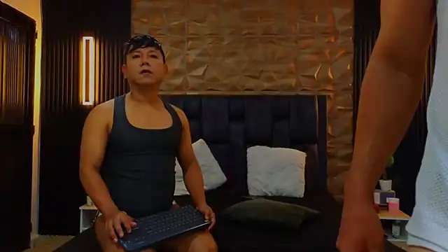 Snapshot of FelipeAndMarcello3 chatting on 02.18.25 FelipeAndMarcello3 online show from 02.18.25