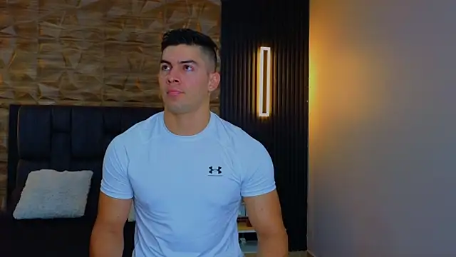 Snapshot of FelipeAndMarcello3 chatting on 02.19.25 FelipeAndMarcello3 online show from 02.19.25