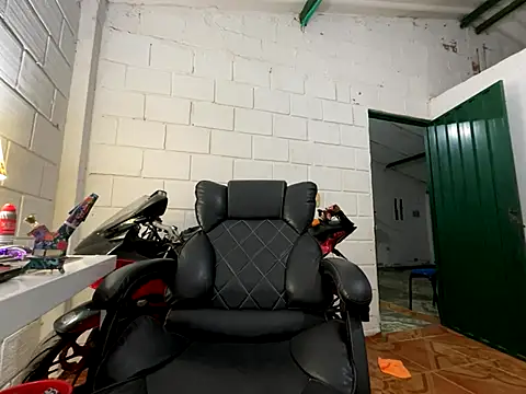 Max TheHorseDick online show from 11.18.25