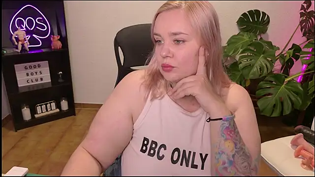Snapshot of MargotGrey chatting on 07.05.26 MargotGrey online show from 07.05.26