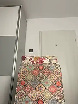 snow flakee online show from 02.16.25