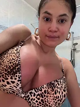 Snapshot of Fuc3dolllucy chatting on 01.15.25 Fuc3dolllucy online show from 01.15.25