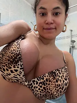 Snapshot of Fuc3dolllucy chatting on 01.15.25 Fuc3dolllucy online show from 01.15.25