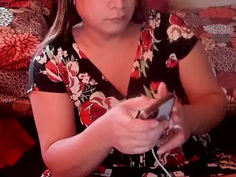 Snapshot of BEMYPROPERTYx chatting on 12.19.25 BEMYPROPERTYx online show from 12.19.25