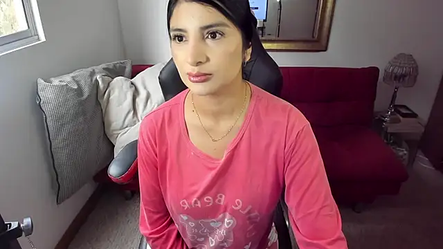 Snapshot of NicolettColin chatting on 03.19.25 NicolettColin online show from 03.19.25