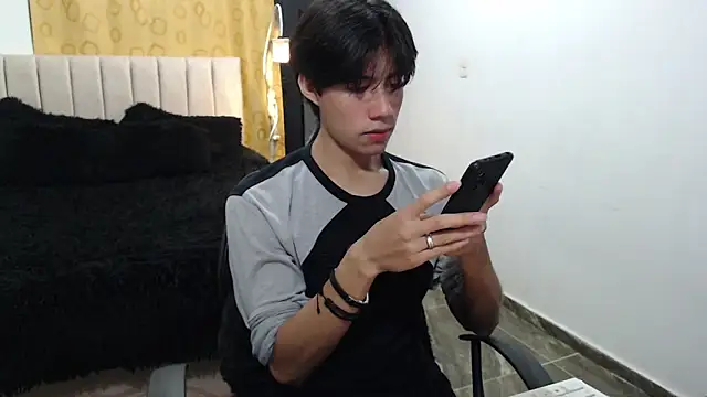 Snapshot of Elio-cam chatting on 03.18.25 Elio-cam online show from 03.18.25