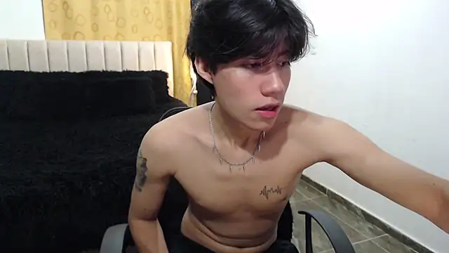 Snapshot of Elio-cam chatting on 03.20.25 Elio-cam online show from 03.20.25