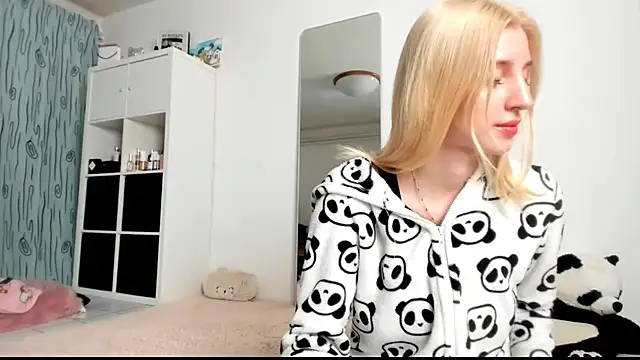 KenzieDawton online show from 02.03.25