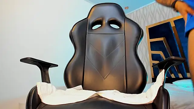 Snapshot of Petesevans chatting on 03.07.25 Petesevans online show from 03.07.25