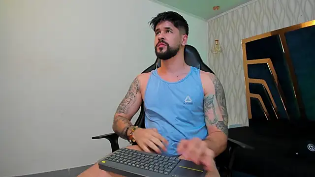 Snapshot of Petesevans chatting on 09.23.25 Petesevans online show from 09.23.25