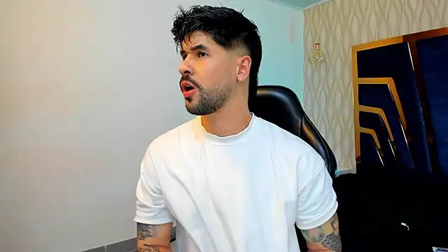 Snapshot of Petesevans chatting on 10.21.25 Petesevans online show from 10.21.25