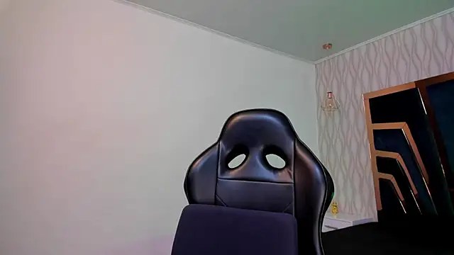 Snapshot of Petesevans chatting on 10.27.25 Petesevans online show from 10.27.25