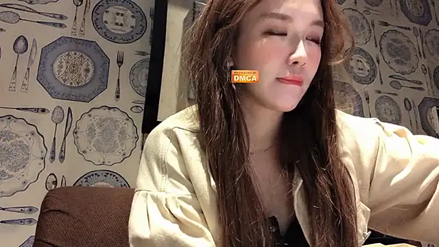 Snapshot of Tw_Zoella chatting on 12.04.24 Tw Zoella online show from 12.04.24