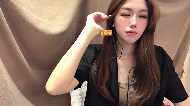 Snapshot of Tw_Zoella chatting on 12.13.24 Tw Zoella online show from 12.13.24