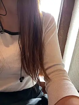 Snapshot of Tw_Zoella chatting on 12.20.24 Tw Zoella online show from 12.20.24