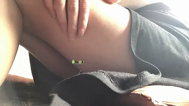 Snapshot of Tw_Zoella chatting on 12.24.24 Tw Zoella online show from 12.24.24