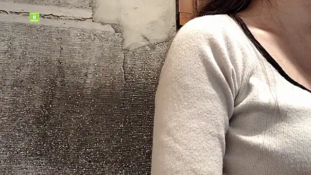 Snapshot of Tw_Zoella chatting on 01.08.25 Tw Zoella online show from 01.08.25