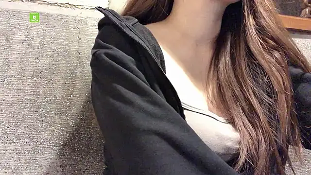 Snapshot of Tw_Zoella chatting on 01.14.25 Tw Zoella online show from 01.14.25