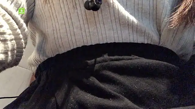 Snapshot of Tw_Zoella chatting on 01.16.25 Tw Zoella online show from 01.16.25