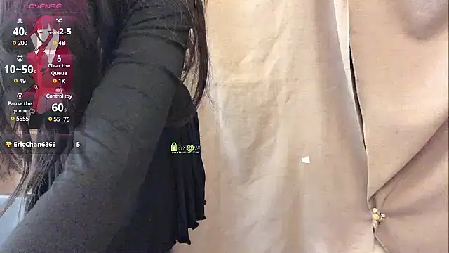 Snapshot of Tw_Zoella chatting on 01.30.25 Tw Zoella online show from 01.30.25