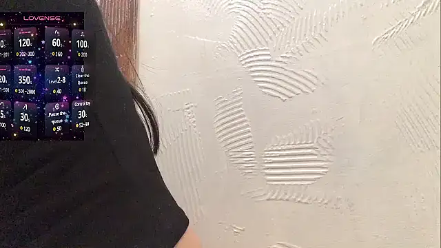 Snapshot of Tw_Zoella chatting on 01.30.25 Tw Zoella online show from 01.30.25