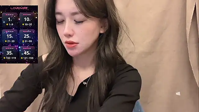 Snapshot of Tw_Zoella chatting on 01.30.25 Tw Zoella online show from 01.30.25