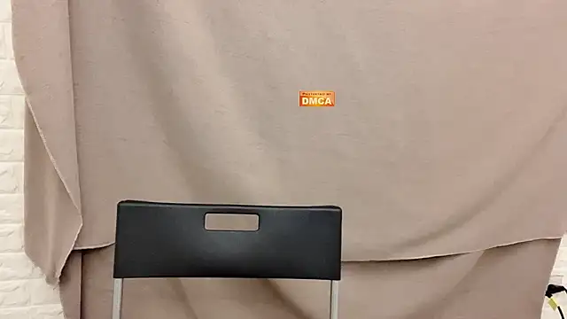 Snapshot of Tw_Zoella chatting on 02.28.25 Tw Zoella online show from 02.28.25