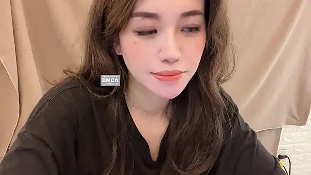 Snapshot of Tw_Zoella chatting on 03.03.25 Tw Zoella online show from 03.03.25