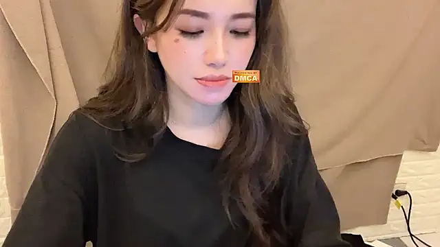 Snapshot of Tw_Zoella chatting on 03.03.25 Tw Zoella online show from 03.03.25