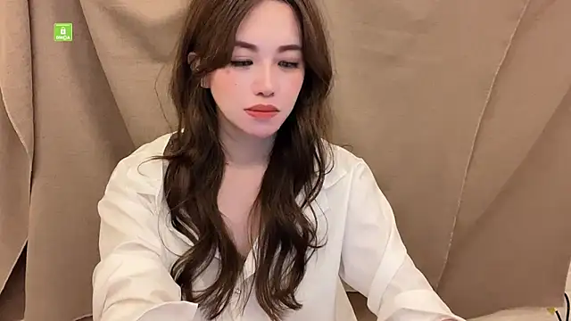 Snapshot of Tw_Zoella chatting on 03.06.25 Tw Zoella online show from 03.06.25