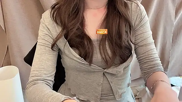 Snapshot of Tw_Zoella chatting on 03.19.25 Tw Zoella online show from 03.19.25