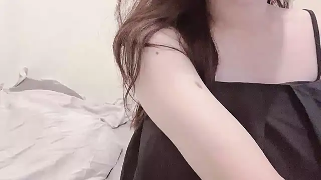 Snapshot of Tw_Zoella chatting on 09.22.25 Tw Zoella online show from 09.22.25