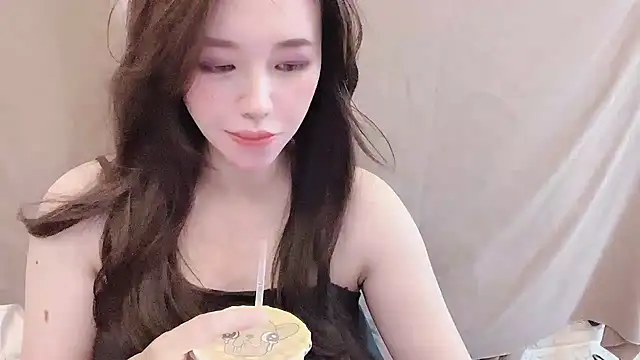 Snapshot of Tw_Zoella chatting on 09.24.25 Tw Zoella online show from 09.24.25