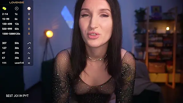 Snapshot of KeokiStar_ chatting on 10.30.25 KeokiStar online show from 10.30.25