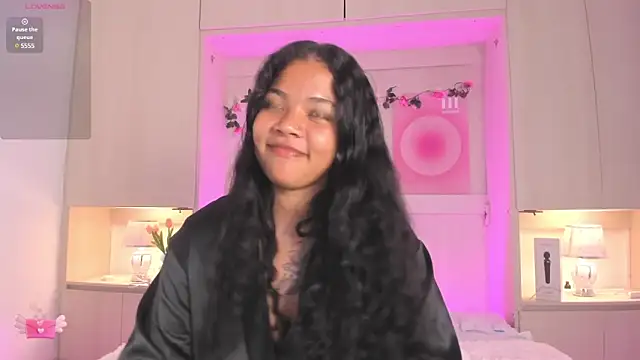 SophiaaStone online show from 02.04.25