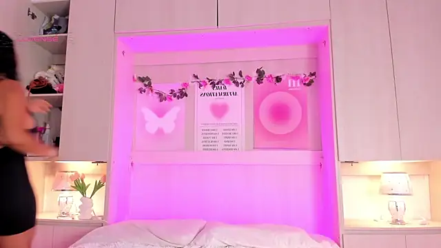 SophiaaStone online show from 02.08.25