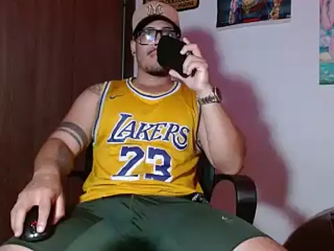 Snapshot of Danielsbigcum chatting on 10.26.25 Danielsbigcum online show from 10.26.25