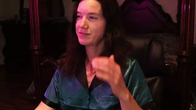 Snapshot of thornburyrose chatting on 10.31.25 thornburyrose online show from 10.31.25