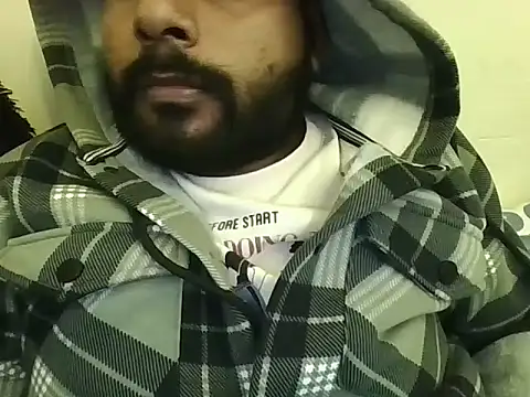 Snapshot of SHENOY3 chatting on 01.09.25 SHENOY3 online show from 01.09.25