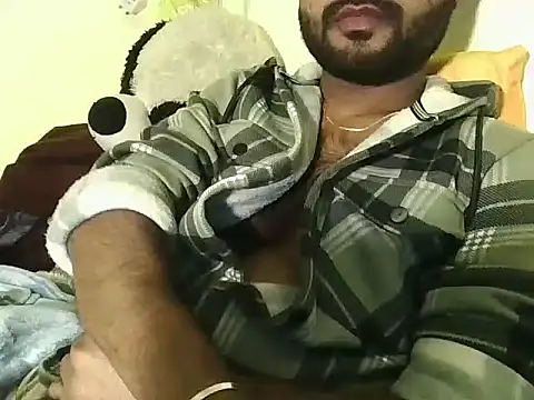 Snapshot of SHENOY3 chatting on 01.12.25 SHENOY3 online show from 01.12.25