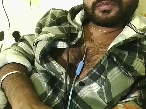 Snapshot of SHENOY3 chatting on 01.29.25 SHENOY3 online show from 01.29.25
