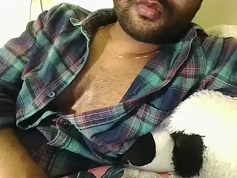 Snapshot of SHENOY3 chatting on 03.05.25 SHENOY3 online show from 03.05.25