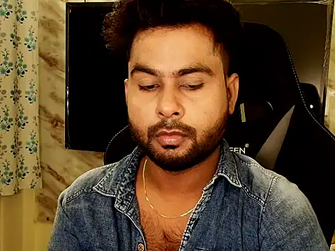 Snapshot of SHENOY3 chatting on 09.08.25 SHENOY3 online show from 09.08.25