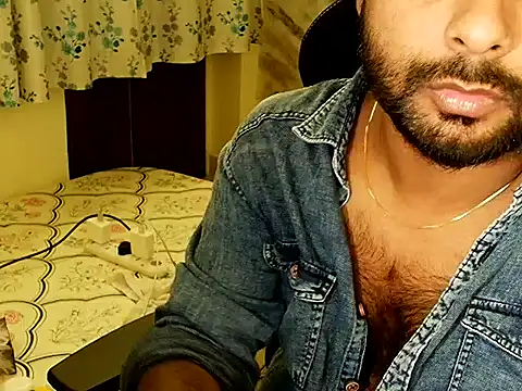 Snapshot of SHENOY3 chatting on 09.18.25 SHENOY3 online show from 09.18.25