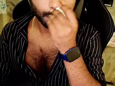 Snapshot of SHENOY3 chatting on 10.02.25 SHENOY3 online show from 10.02.25