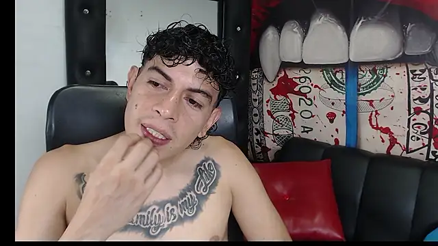 Snapshot of Strongernastyx chatting on 12.01.24 Strongernastyx online show from 12.01.24