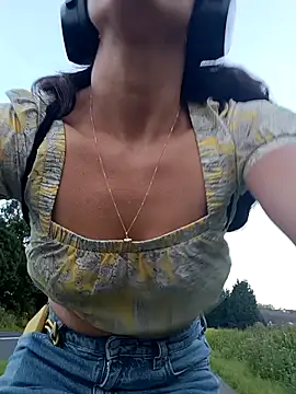 Snapshot of tinny_williams chatting on 09.19.25 tinny williams online show from 09.19.25